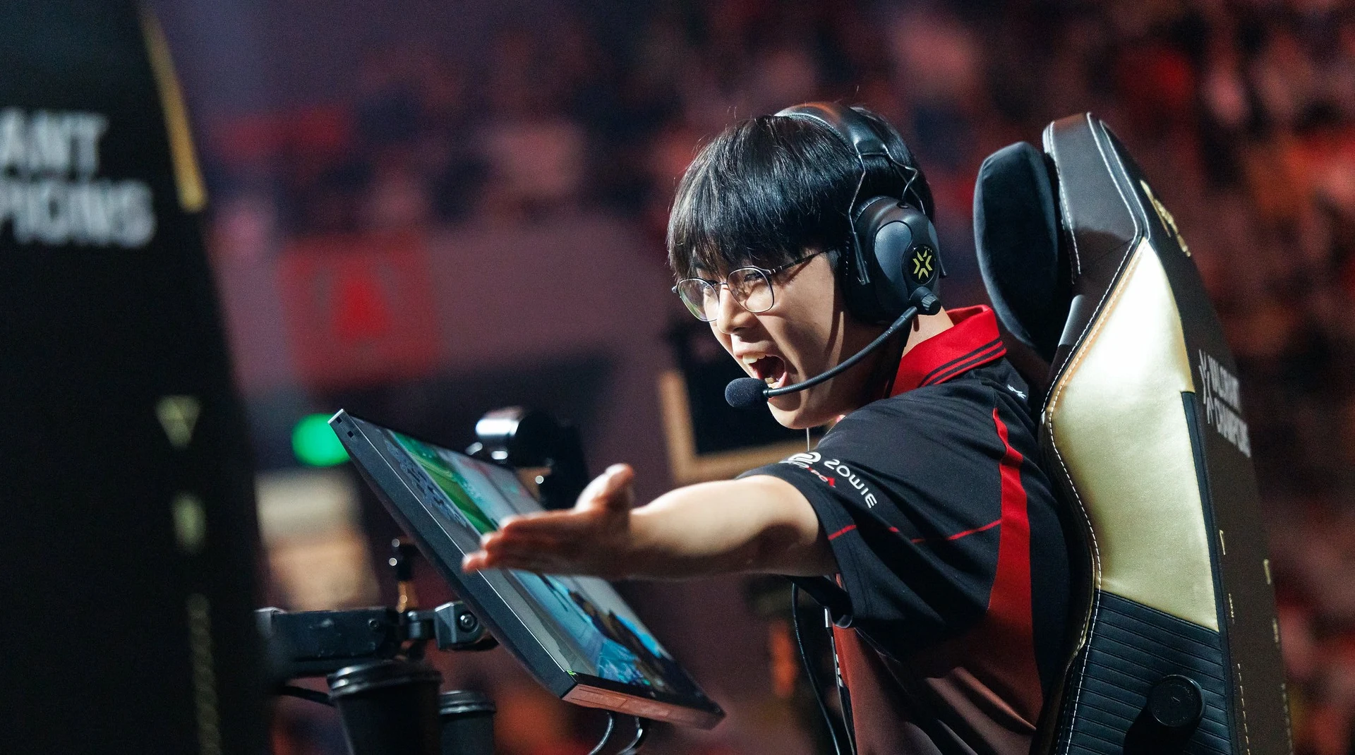 Nongshim locks playoffs with 2-1 over Karmine Corp cover